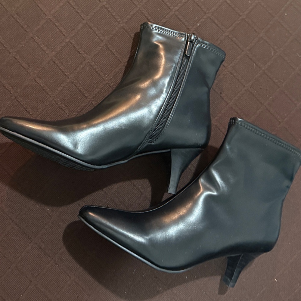 Impo Stretch Nagoya Sleek Black Heeled Boots 6M NWT